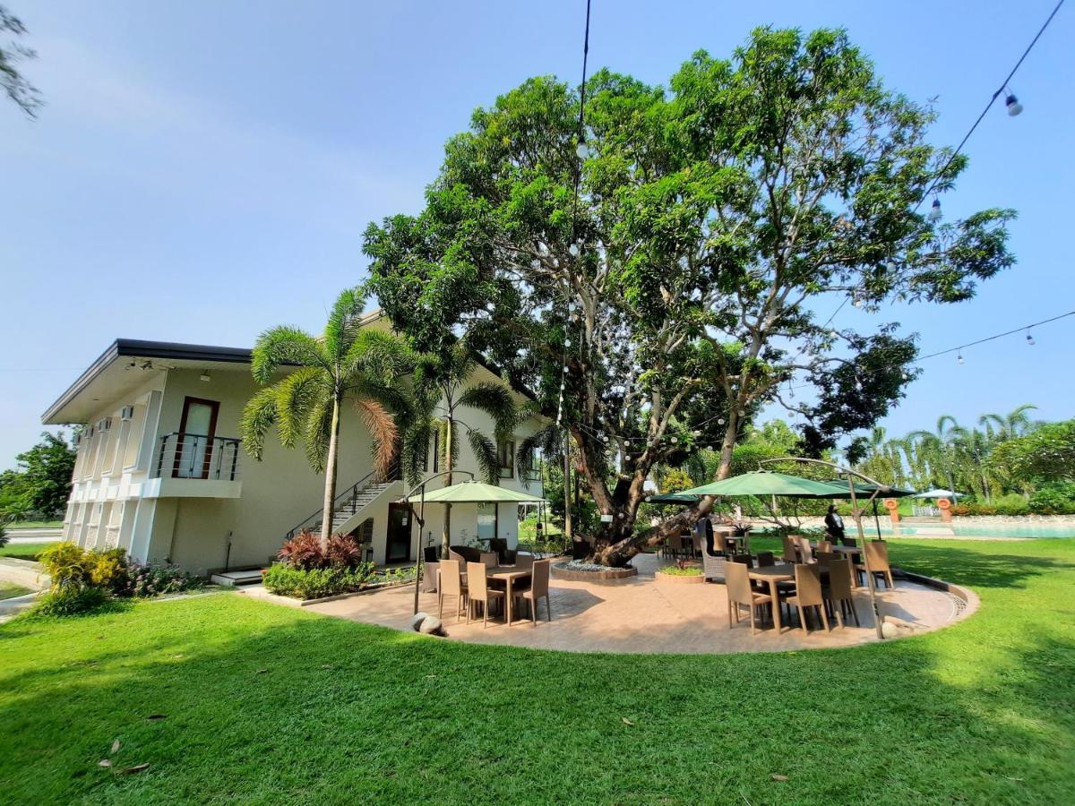 Estancia De Lorenzo Tarlac Esterno foto